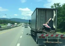 engavetamento entre caminhões